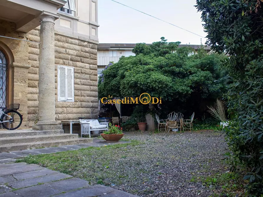 Immagine 12 di Villa in vendita  a Livorno