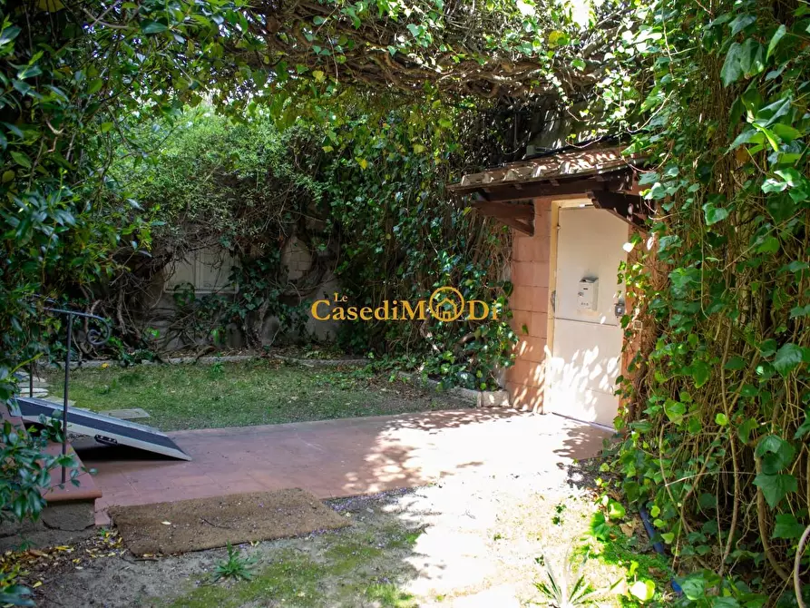Immagine 64 di Villa in vendita  a Livorno