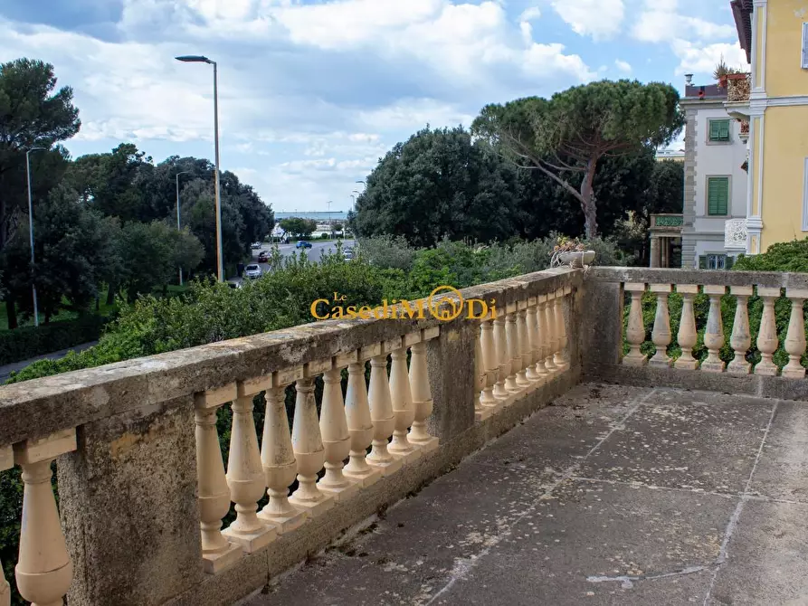 Immagine 16 di Villa in vendita  a Livorno