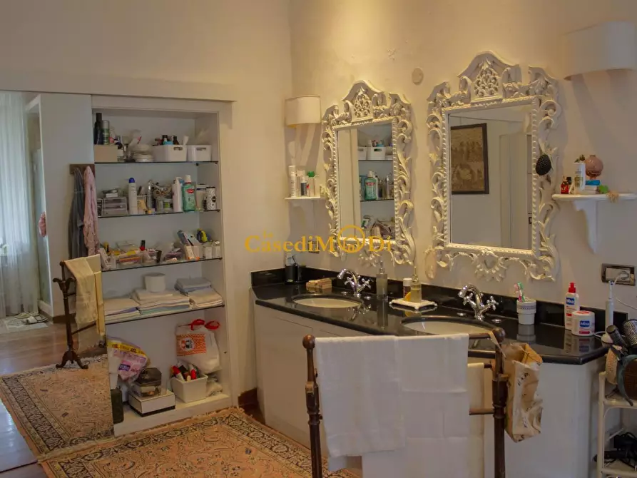 Immagine 17 di Villa in vendita  a Livorno