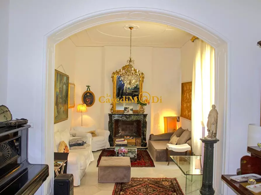 Immagine 4 di Villa in vendita  a Livorno