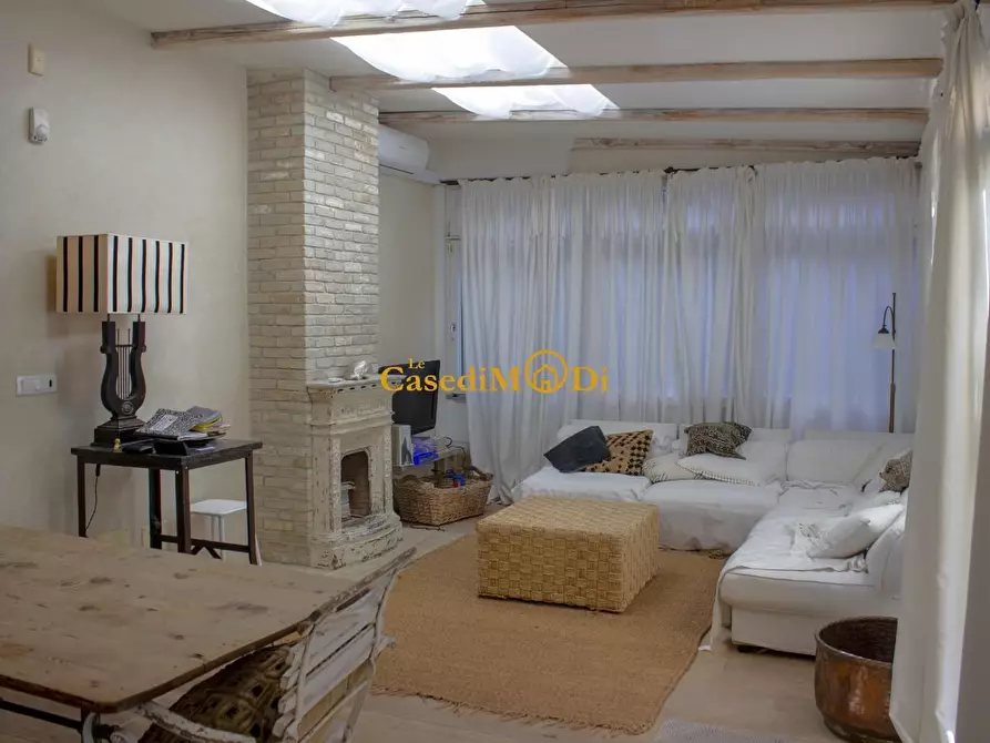 Immagine 52 di Villa in vendita  a Livorno