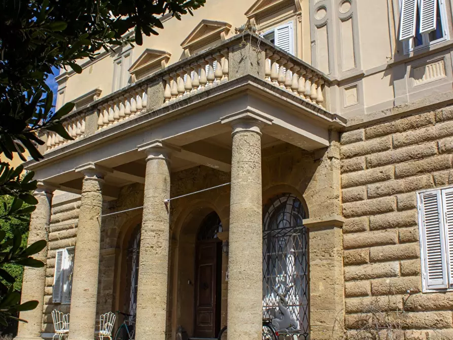 Immagine 1 di Villa in vendita  a Livorno