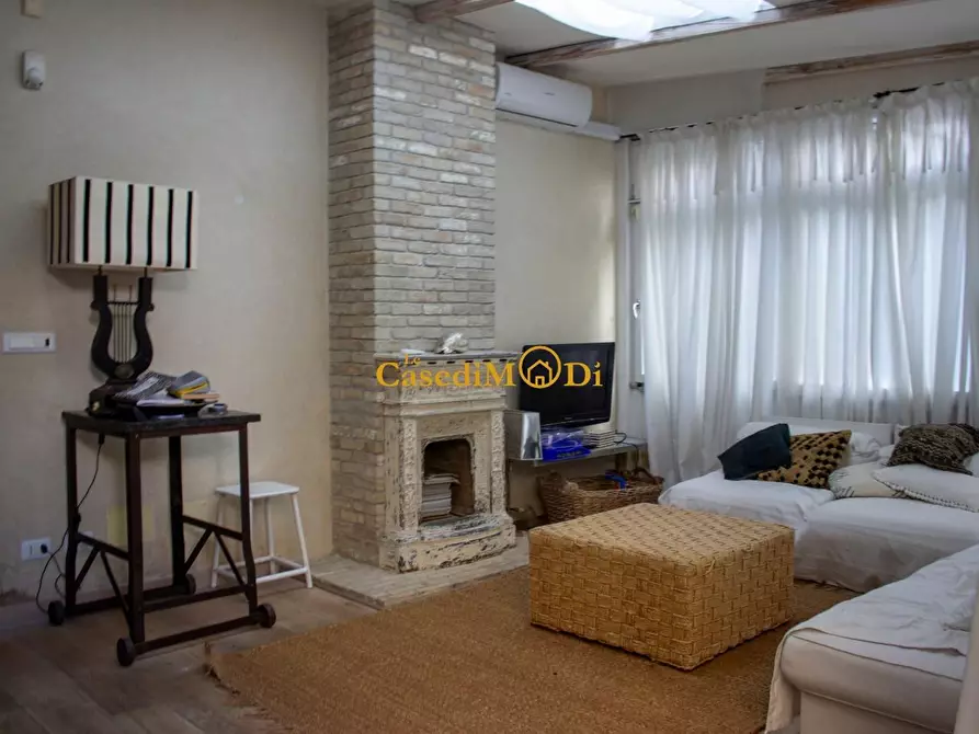Immagine 49 di Villa in vendita  a Livorno