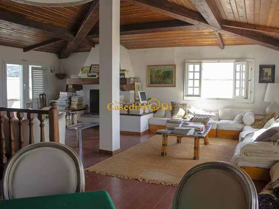 Immagine 38 di Villa in vendita  a Livorno