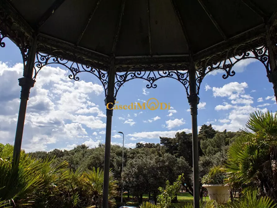 Immagine 73 di Villa in vendita  a Livorno