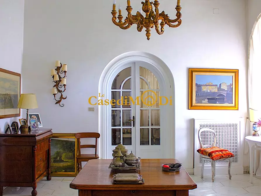 Immagine 2 di Villa in vendita  a Livorno