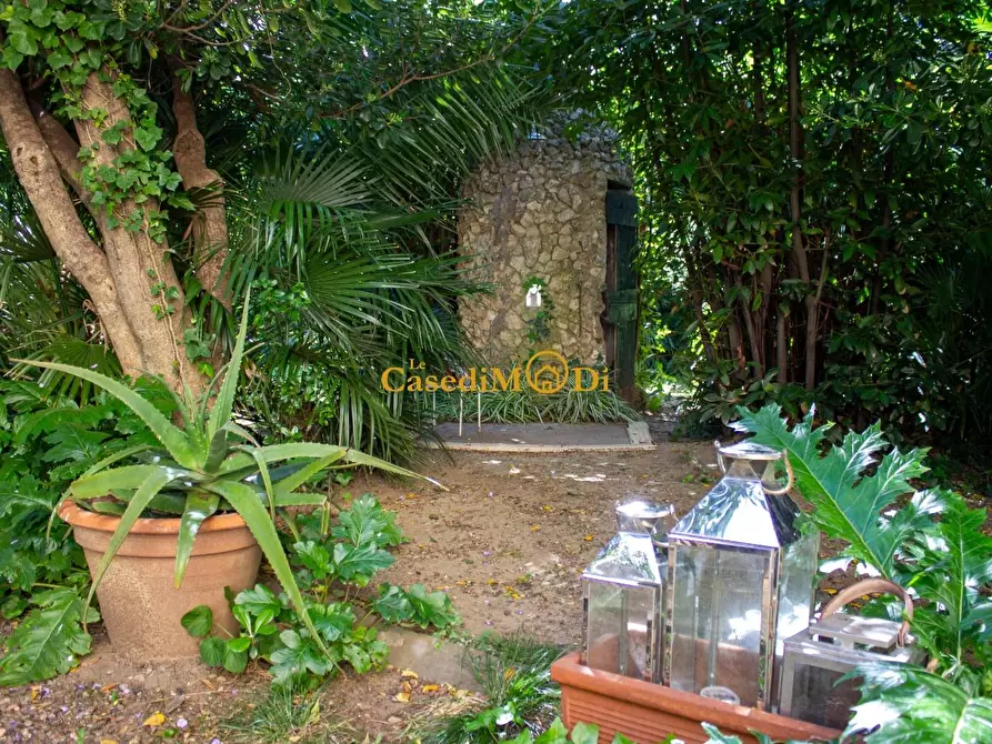 Immagine 74 di Villa in vendita  a Livorno