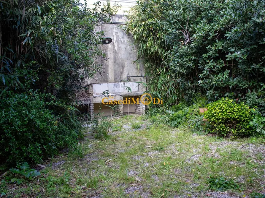 Immagine 58 di Villa in vendita  a Livorno