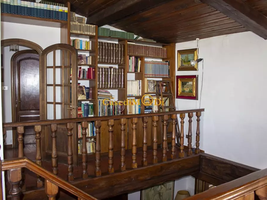 Immagine 43 di Villa in vendita  a Livorno