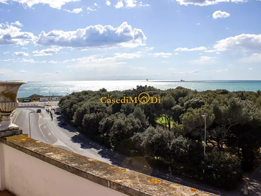 Immagine 7 di Villa in vendita  a Livorno