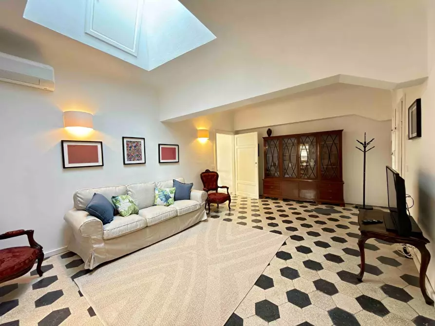 Immagine 1 di Appartamento in affitto  a Lucca