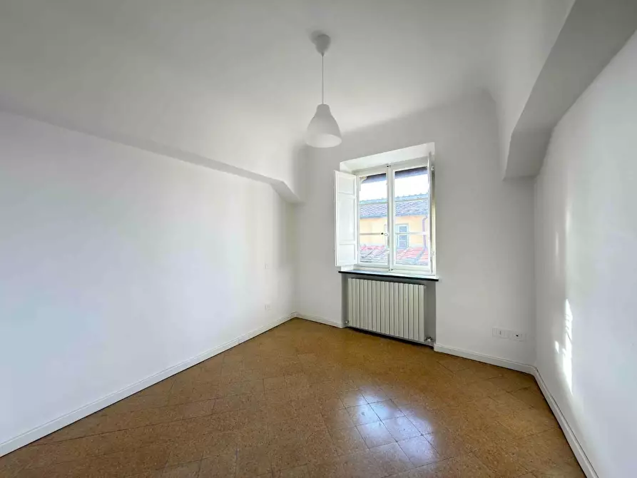 Immagine 17 di Appartamento in affitto  a Lucca