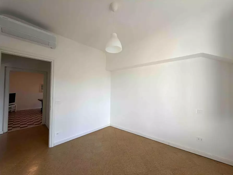 Immagine 16 di Appartamento in affitto  a Lucca