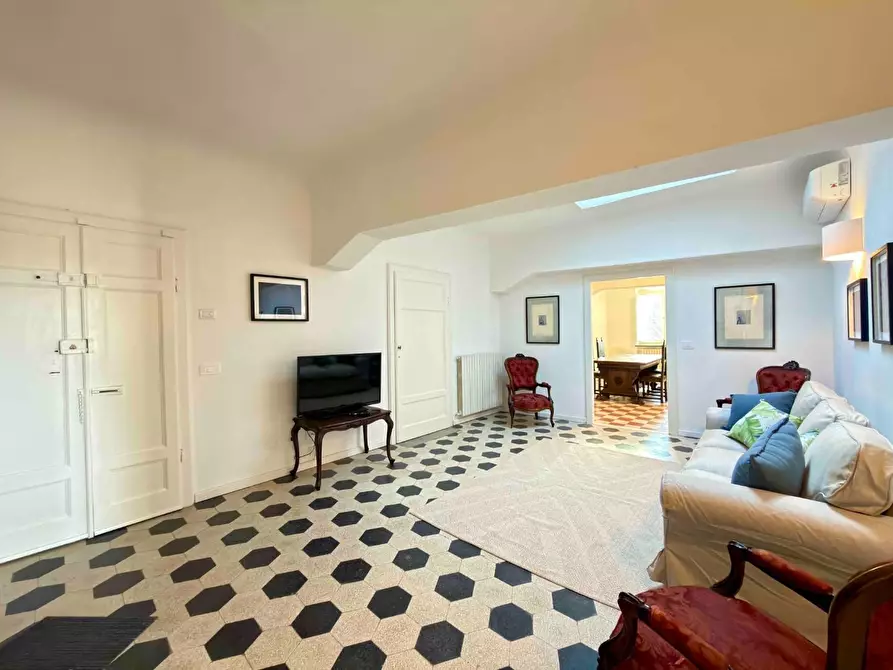 Immagine 3 di Appartamento in affitto  a Lucca