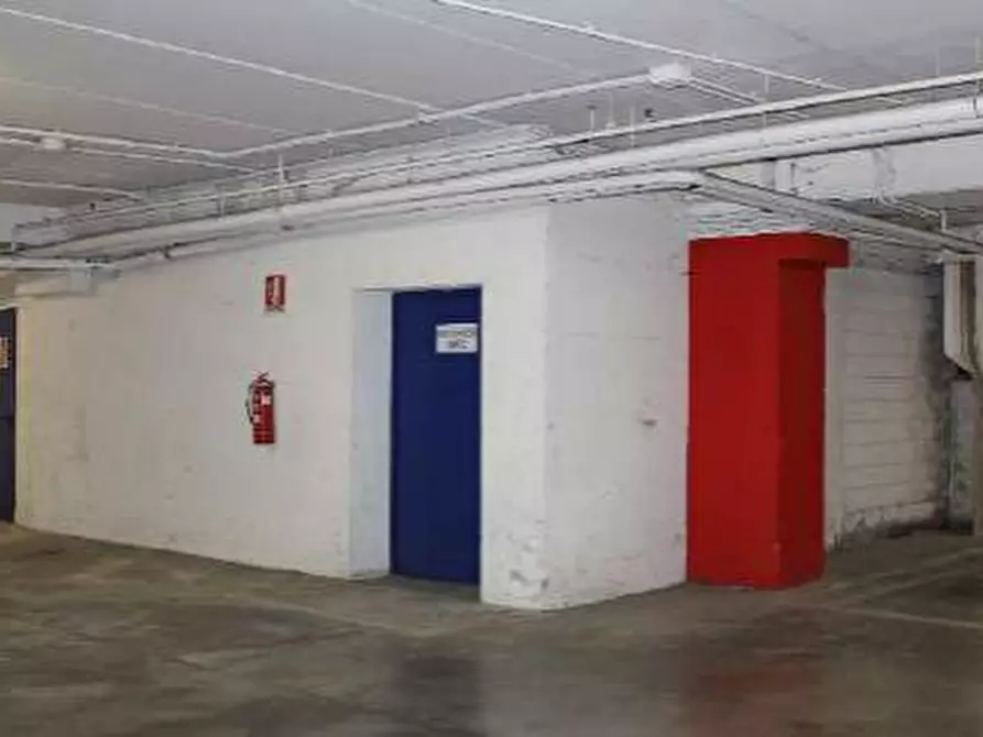 Immagine 21 di Negozio in vendita  a Cesano Maderno