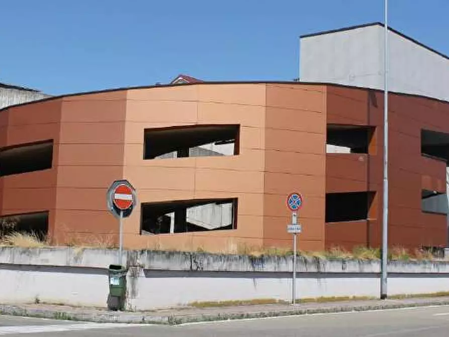 Immagine 12 di Negozio in vendita  a Cesano Maderno