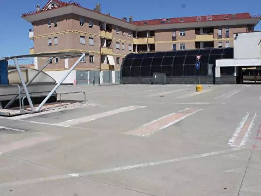 Immagine 10 di Negozio in vendita  a Cesano Maderno