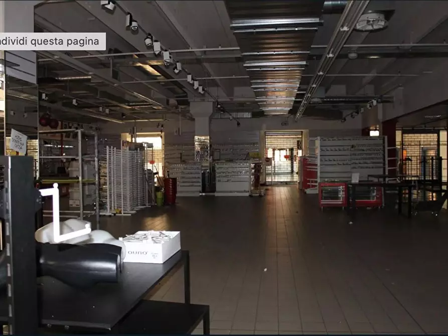 Immagine 7 di Negozio in vendita  a Cesano Maderno