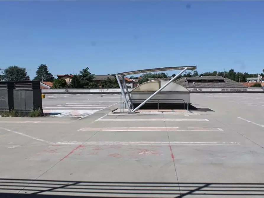 Immagine 6 di Negozio in vendita  a Cesano Maderno