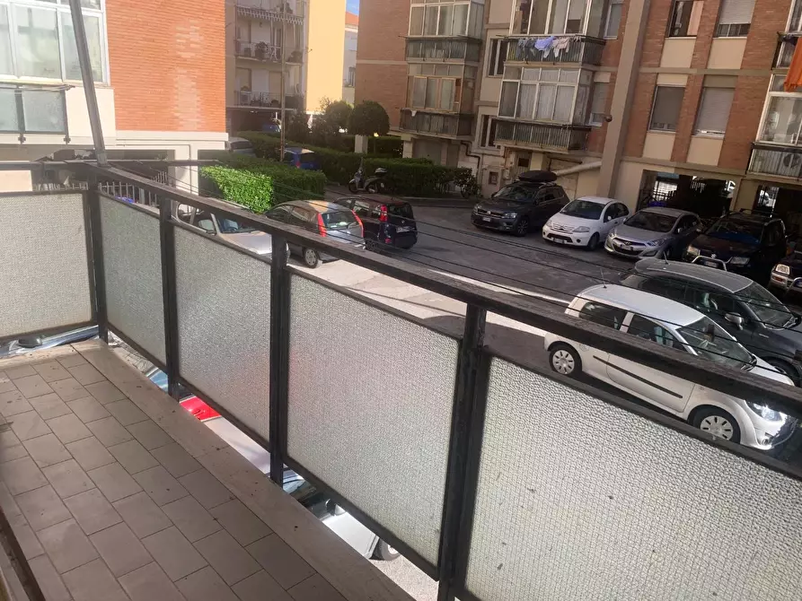 Immagine 8 di Appartamento in vendita  a Livorno