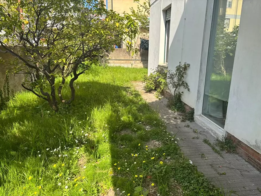 Immagine 1 di Appartamento in vendita  a Pisa