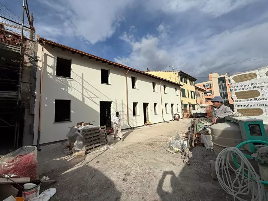 Immagine 5 di Villetta a schiera in vendita  a Lucca