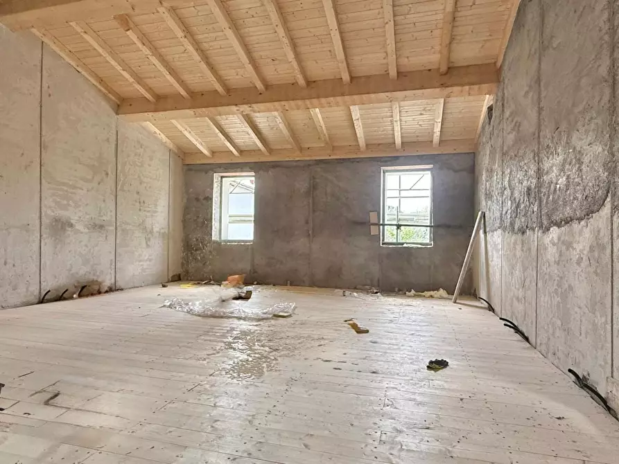 Immagine 11 di Villetta a schiera in vendita  a Lucca