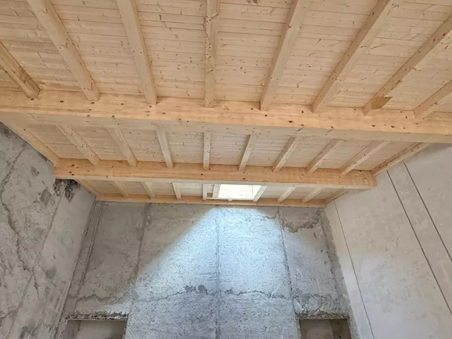 Immagine 13 di Villetta a schiera in vendita  a Lucca