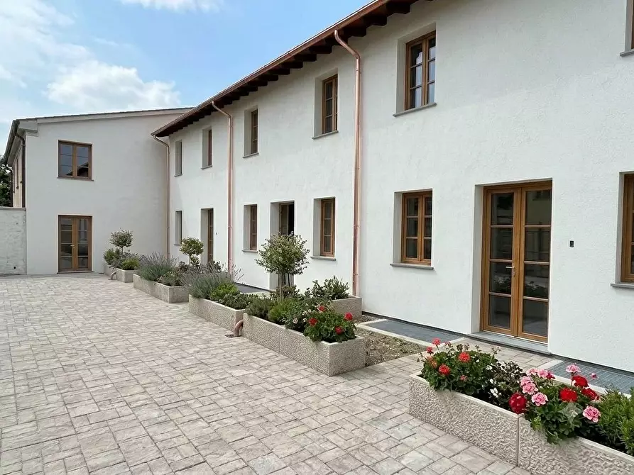 Immagine 1 di Villetta a schiera in vendita  a Lucca