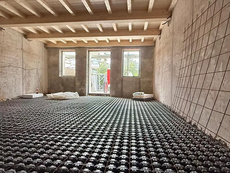 Immagine 9 di Villetta a schiera in vendita  a Lucca