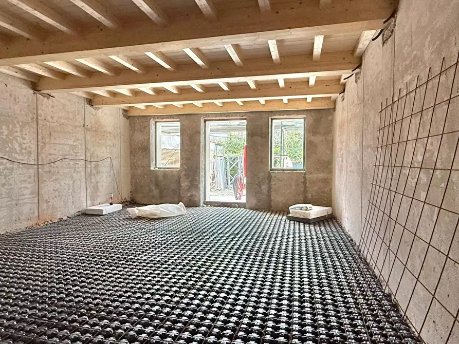 Immagine 8 di Villetta a schiera in vendita  a Lucca