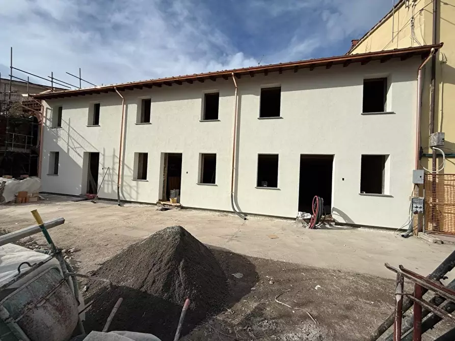 Immagine 5 di Villetta a schiera in vendita  a Lucca