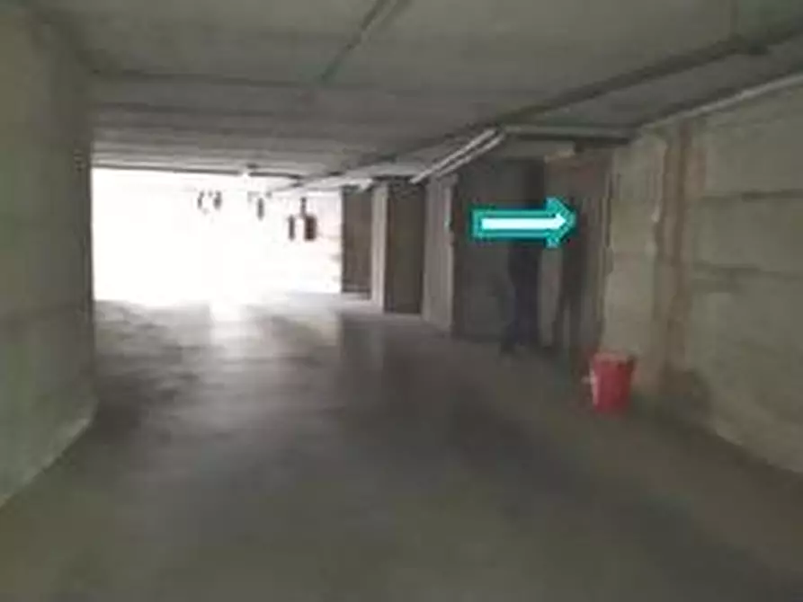 Immagine 2 di Garage in vendita  a Trezzo Sull'adda