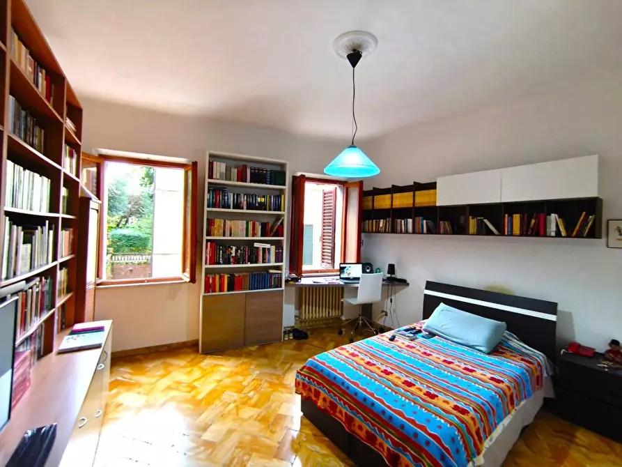 Immagine 17 di Appartamento in vendita  a Siena