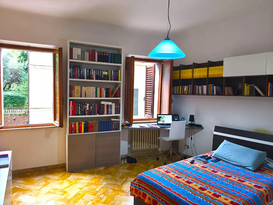 Immagine 16 di Appartamento in vendita  a Siena