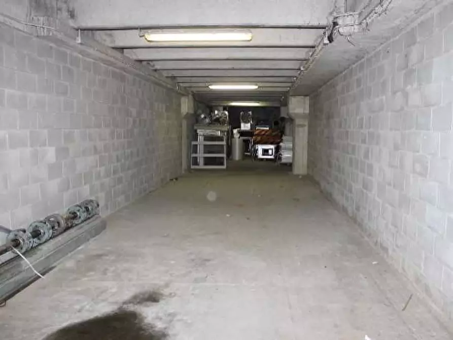 Immagine 9 di Negozio in vendita  a Cesano Maderno