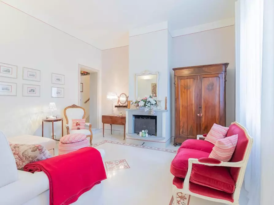 Immagine 2 di Villa in vendita  a Pisa