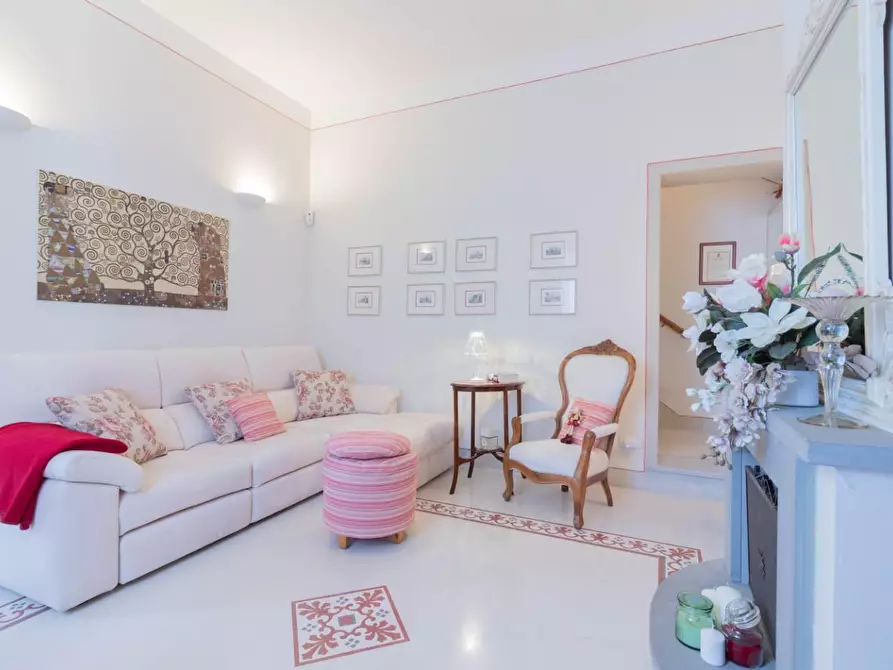 Immagine 4 di Villa in vendita  a Pisa