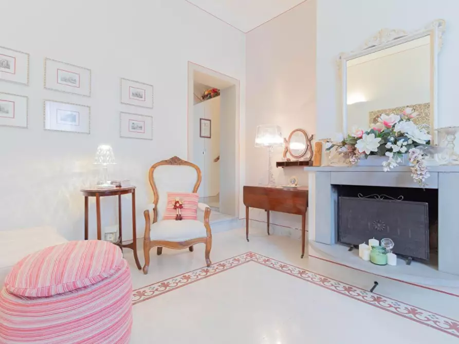 Immagine 5 di Villa in vendita  a Pisa