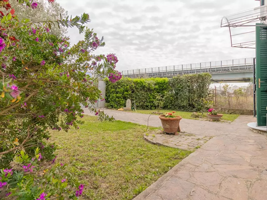 Immagine 52 di Villa in vendita  a Pisa