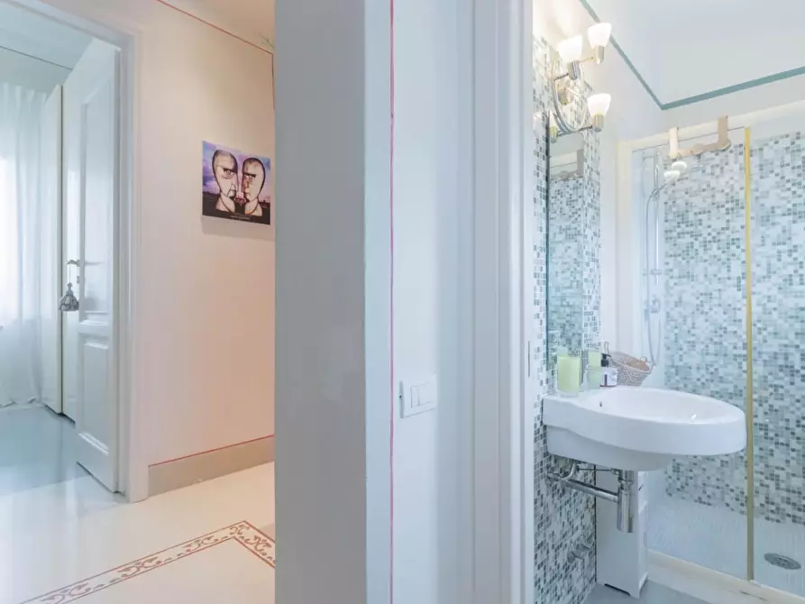 Immagine 28 di Villa in vendita  a Pisa