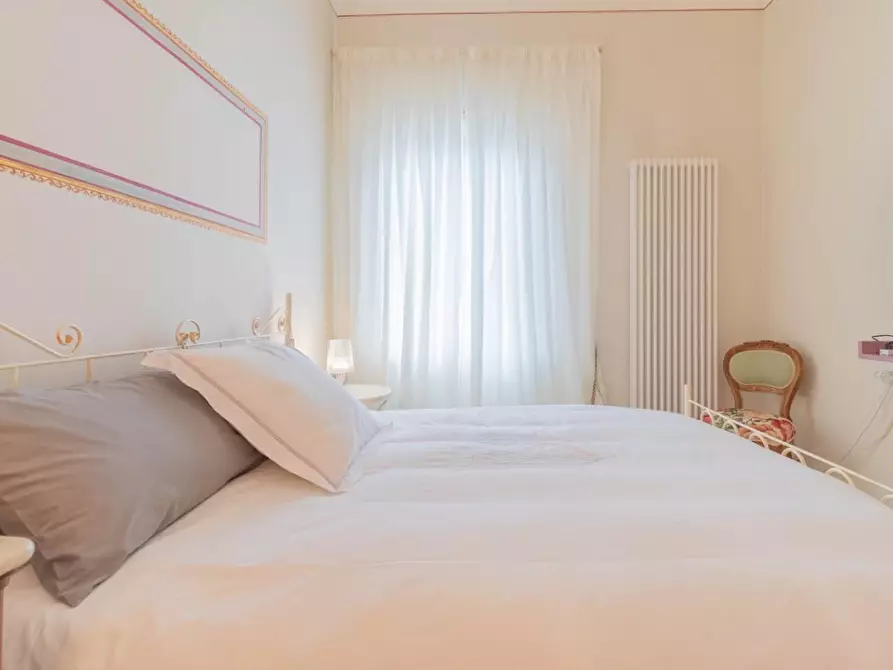 Immagine 34 di Villa in vendita  a Pisa