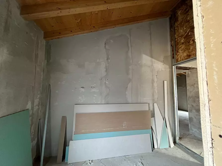 Immagine 16 di Appartamento in vendita  a Lucca