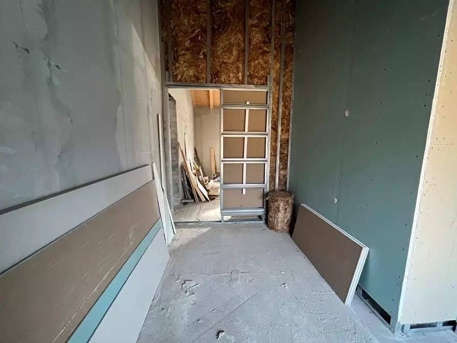 Immagine 14 di Appartamento in vendita  a Lucca