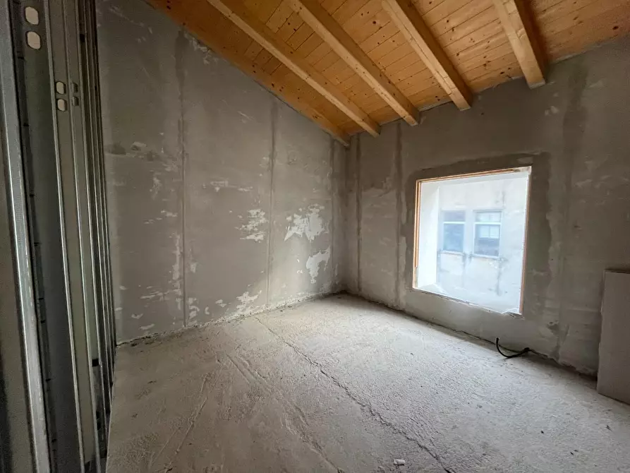 Immagine 19 di Appartamento in vendita  a Lucca