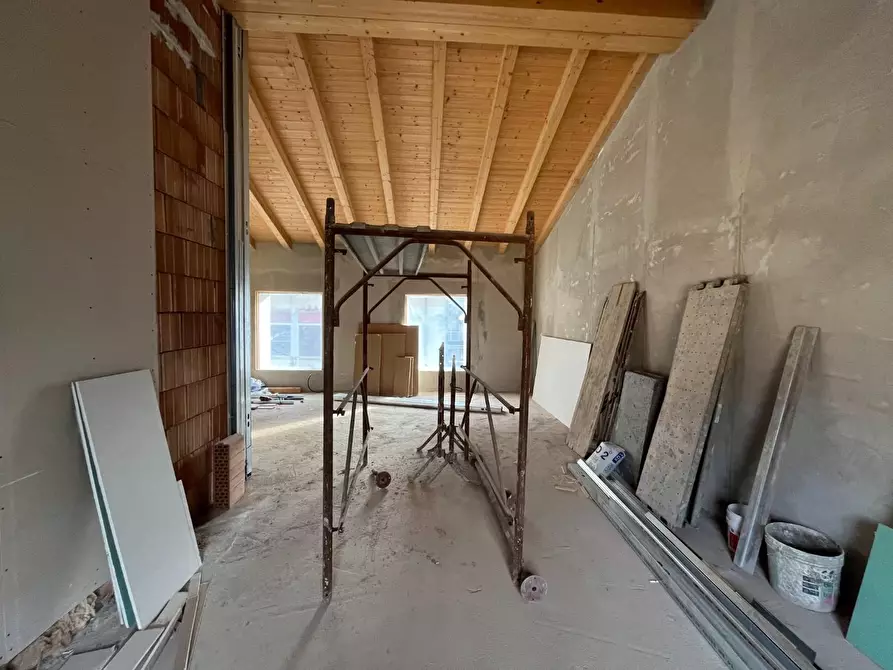 Immagine 9 di Appartamento in vendita  a Lucca