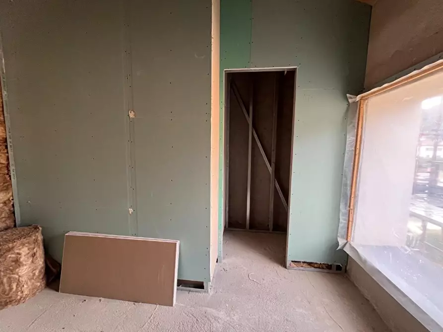 Immagine 13 di Appartamento in vendita  a Lucca