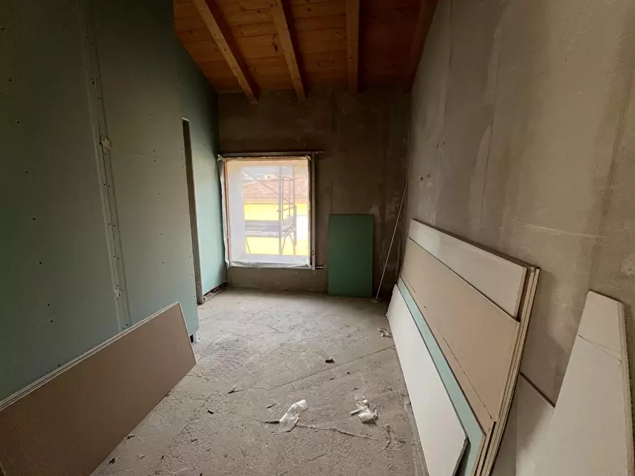 Immagine 12 di Appartamento in vendita  a Lucca