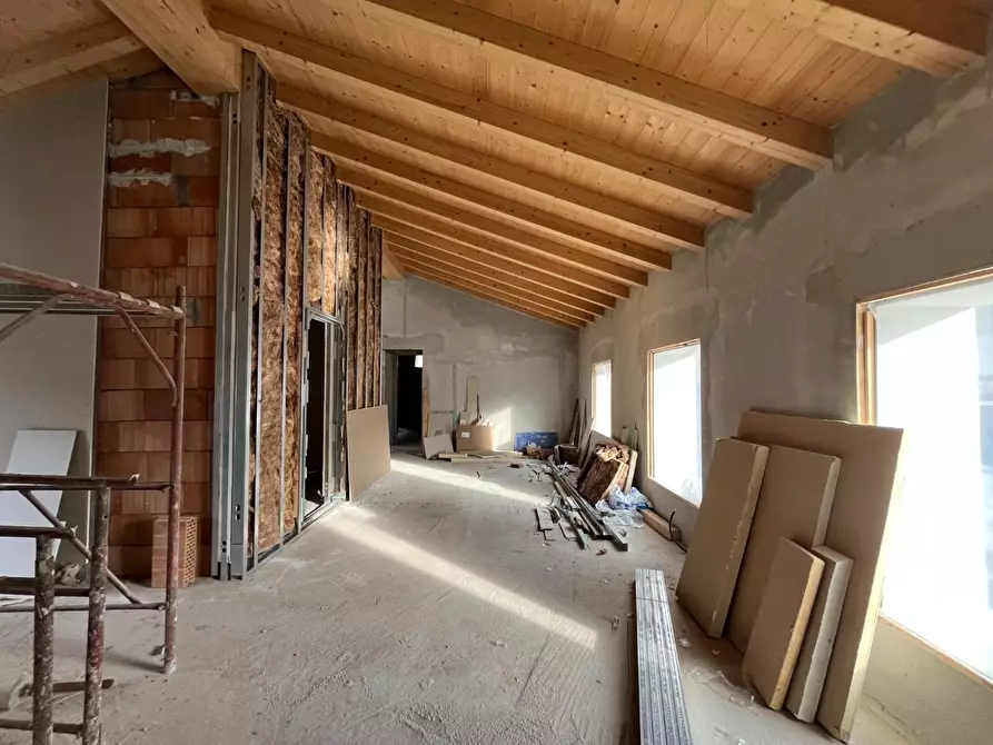 Immagine 7 di Appartamento in vendita  a Lucca